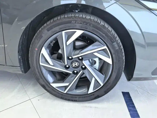 Hyundai Elantra — Фото автомобиля 6