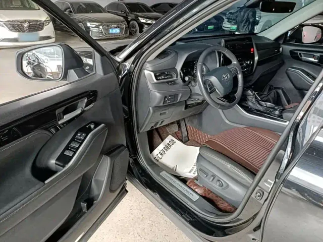 Toyota Highlander — Фото автомобиля 15