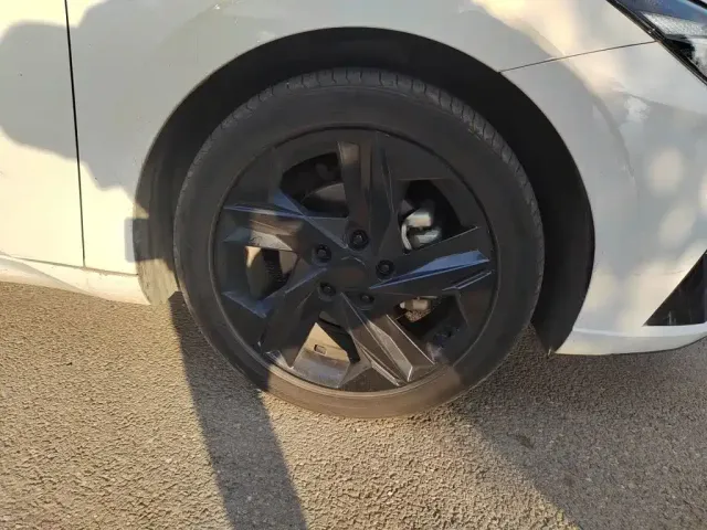Hyundai Elantra — Фото автомобиля 24