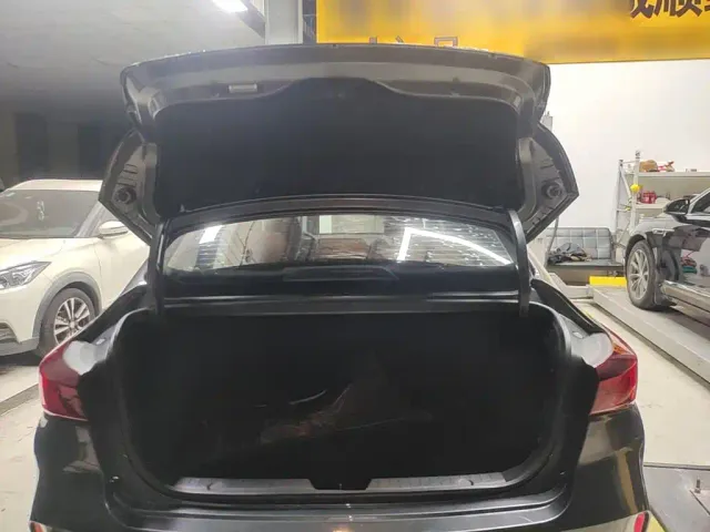 Changan Eado — Фото автомобиля 18