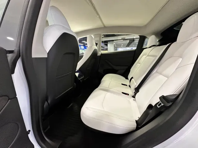 Tesla Model Y — Фото автомобиля 18