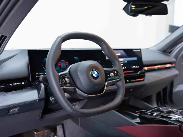 BMW 5 Series — Фото автомобиля 12