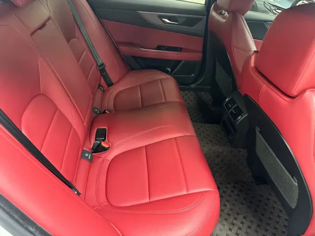 Jaguar XEL — Фото автомобиля 8