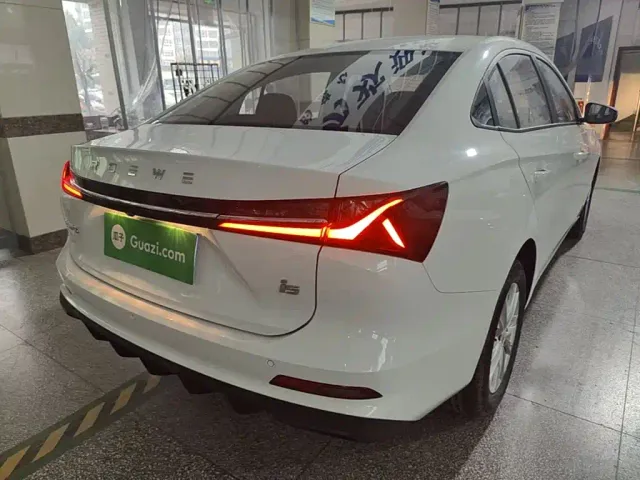 Roewe i5 — Фото автомобиля 6