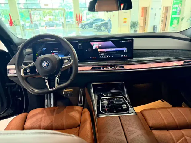 BMW i7 — Фото автомобиля 6