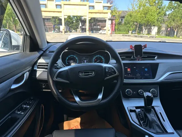 Geely Emgrand — Фото автомобиля 11