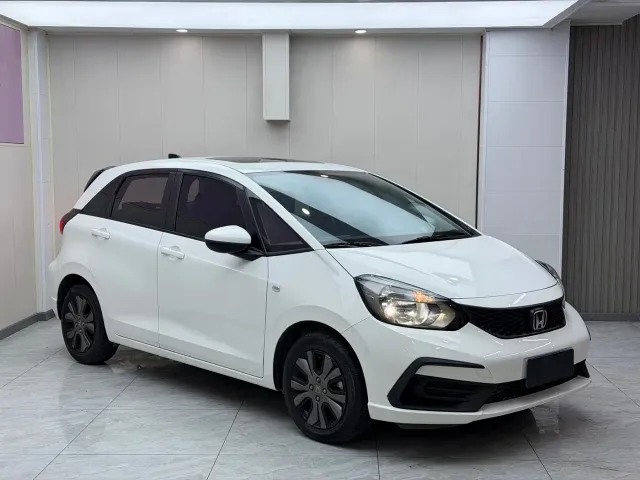 Honda Fit — Фото автомобиля 3