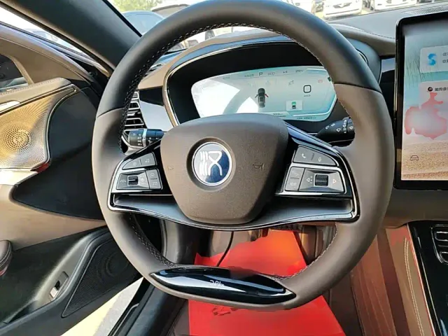 BYD Han — Фото автомобиля 10