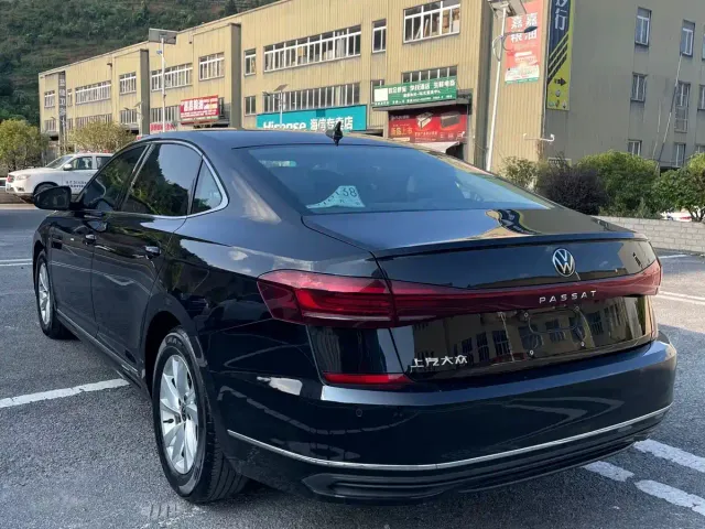 Volkswagen Passat — Фото автомобиля 2