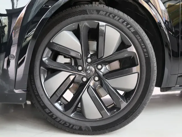 Li Auto L9 — Фото автомобиля 5