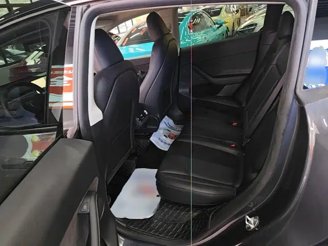 Tesla Model Y — Фото автомобиля 16