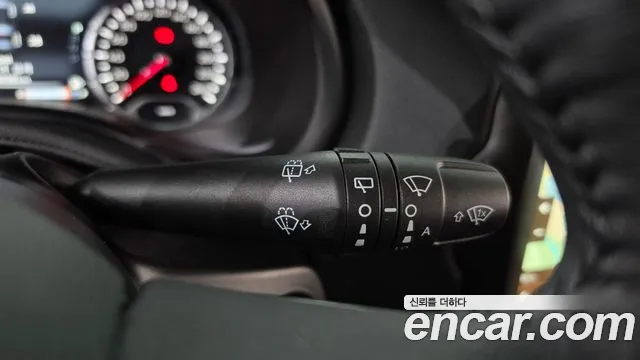Jeep Renegade — Фото автомобиля 29
