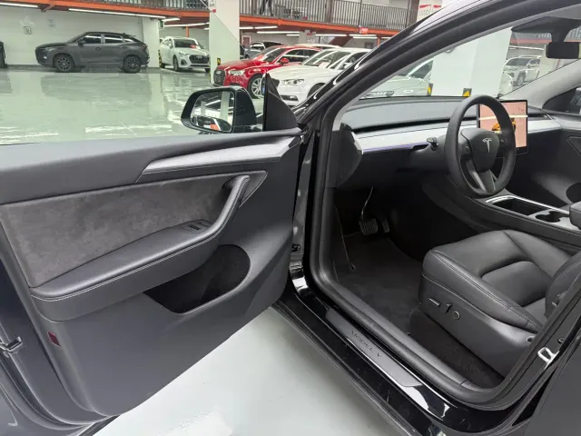 Tesla Model Y — Фото автомобиля 5