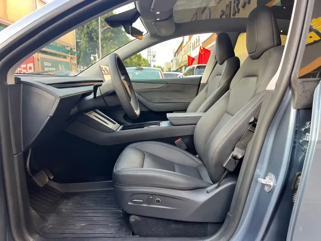 Tesla Model Y — Фото автомобиля 7
