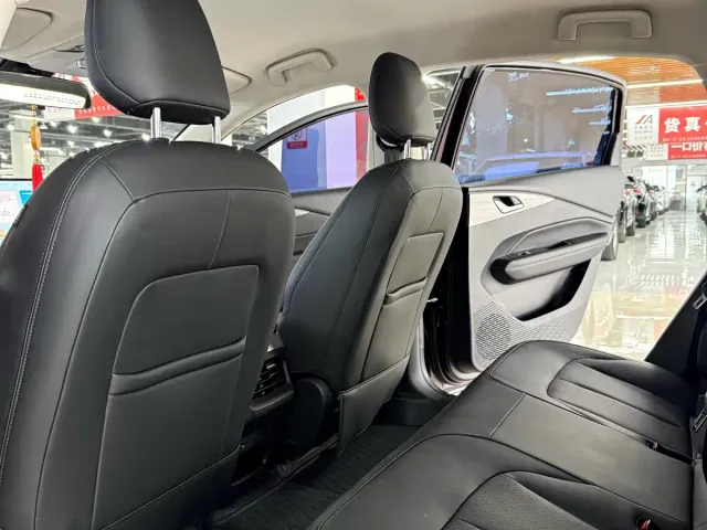 Wuling Starlight — Фото автомобиля 8