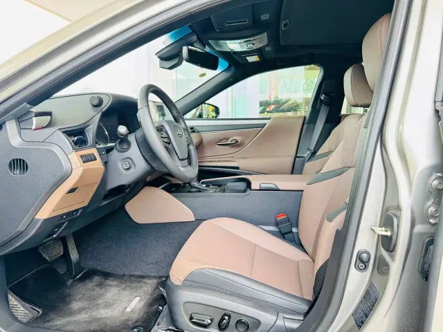 Lexus ES — Фото автомобиля 5