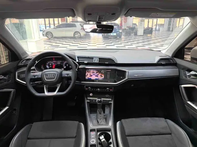 Audi Q3 — Фото автомобиля 11