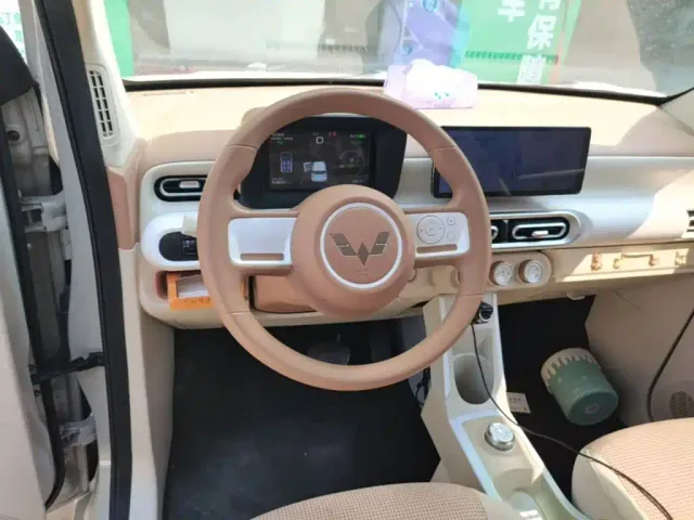 Wuling Hongguang Mini EV — Фото автомобиля 10