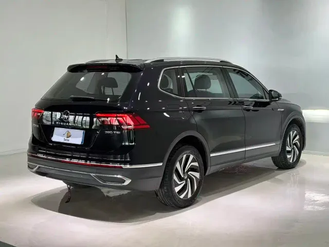 Volkswagen Tiguan L — Фото автомобиля 4