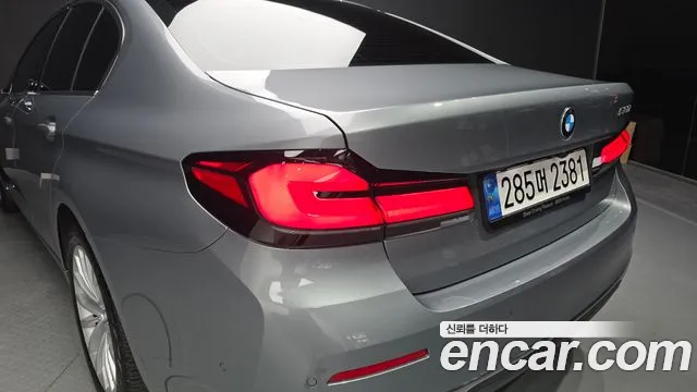 BMW 5-Series — Фото автомобиля 23