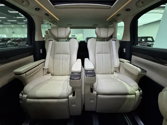Toyota Vellfire — Фото автомобиля 15