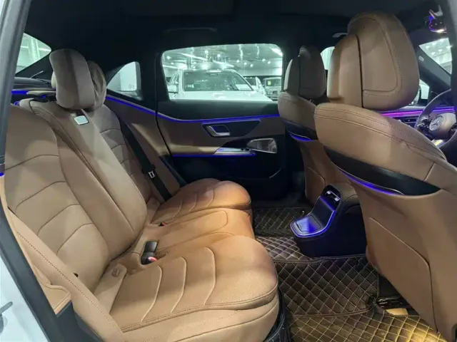 Mercedes-Benz E-Class — Фото автомобиля 16