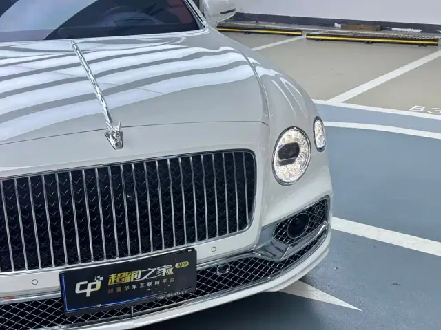 Bentley Flying Spur — Фото автомобиля 4