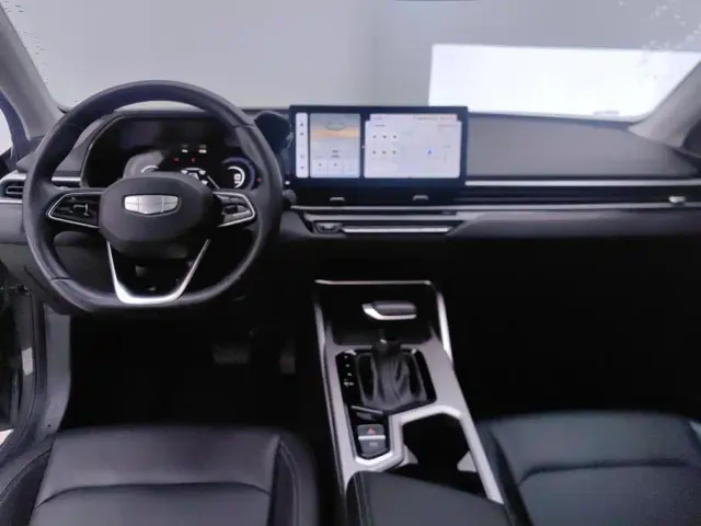 Geely Emgrand — Фото автомобиля 12