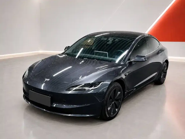 Фотография автомобиля — Tesla Model 3