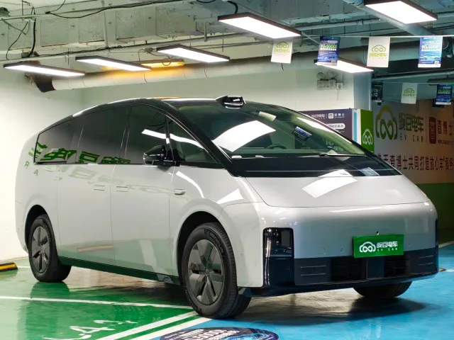 Li Auto MEGA — Фото автомобиля 5