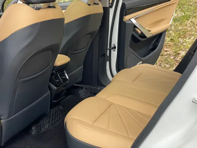 Geely Boyue L — Фото автомобиля 7