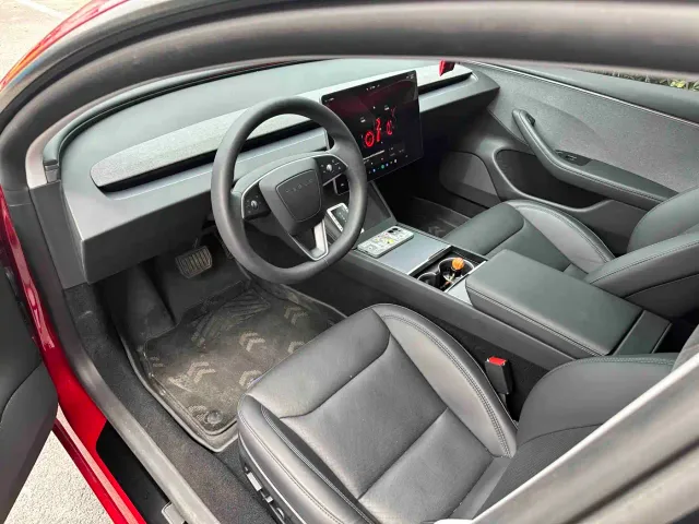 Tesla Model 3 — Фото автомобиля 4