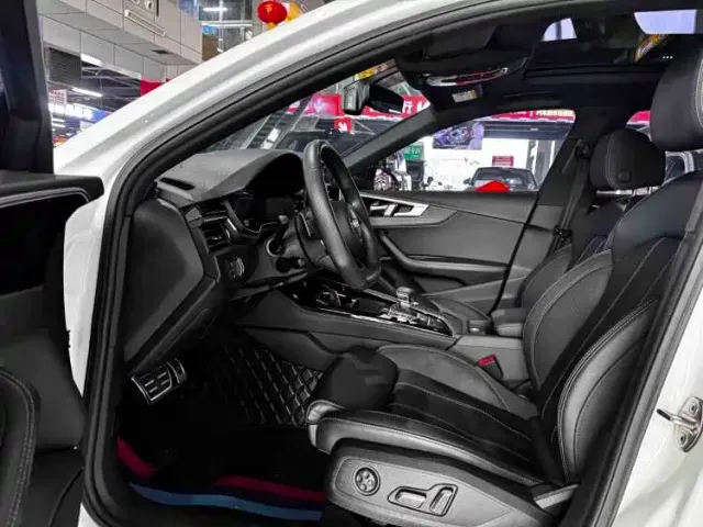 Audi A4L — Фото автомобиля 5