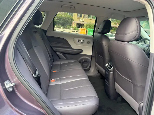 Leapmotor B10 — Фото автомобиля 6