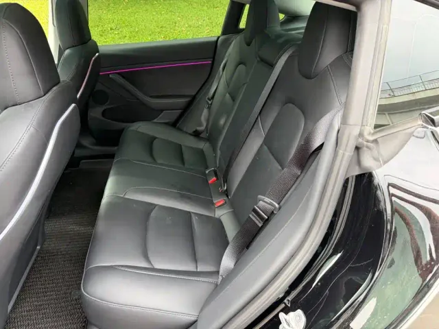 Tesla Model 3 — Фото автомобиля 12