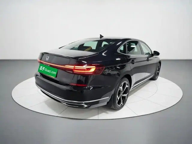 Volkswagen Passat 2025 Outstanding 380TSI Starlight Dragon Soaring Edition — Фото автомобиля 6