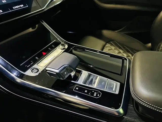Audi Q8 — Фото автомобиля 11