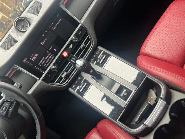 Porsche Macan — Фото автомобиля 8