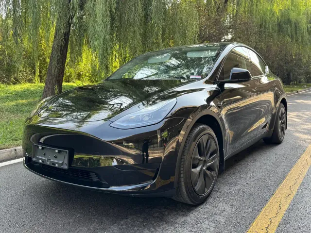 Фотография автомобиля — Tesla Model Y