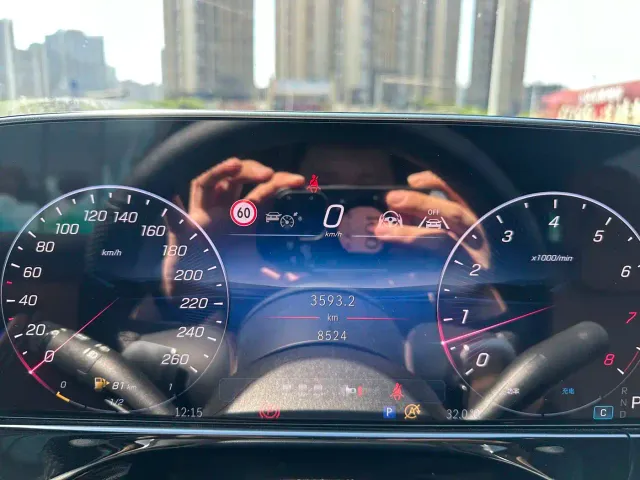 Mercedes-Benz E-Class — Фото автомобиля 10