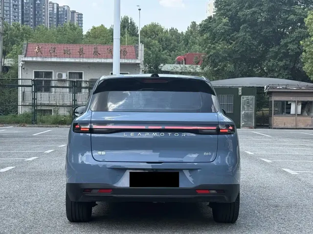 Leapmotor B10 — Фото автомобиля 11