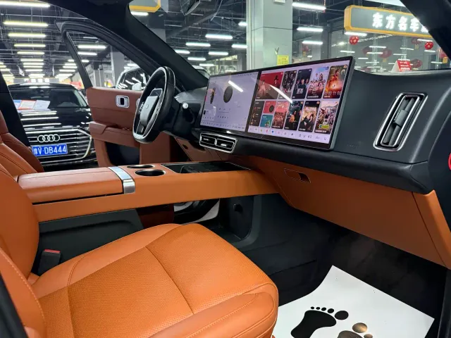 Li Auto L8 — Фото автомобиля 15