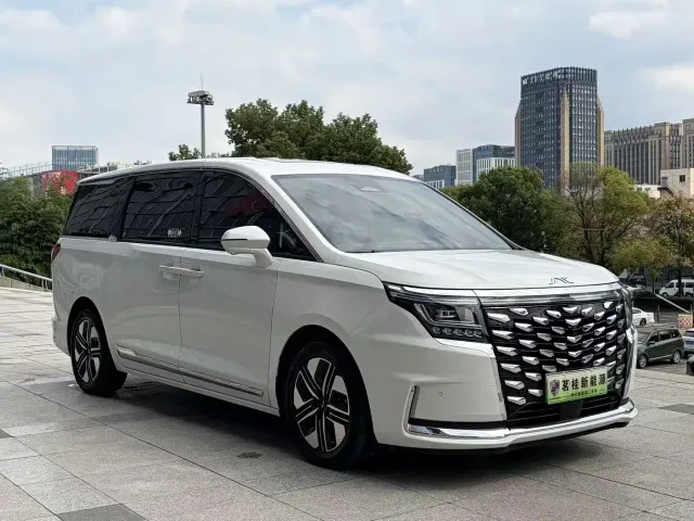 JAC Refine RF8 PHEV — Фото автомобиля 3