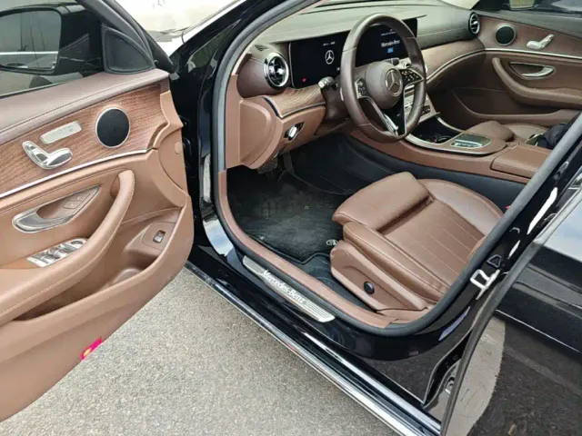 Mercedes-Benz E-Class — Фото автомобиля 15