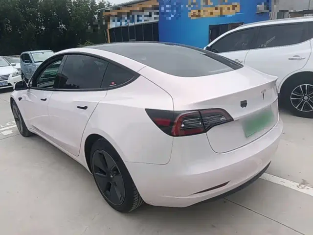 Tesla Model 3 — Фото автомобиля 4
