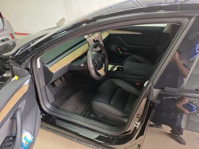 Tesla Model 3 — Фото автомобиля 5