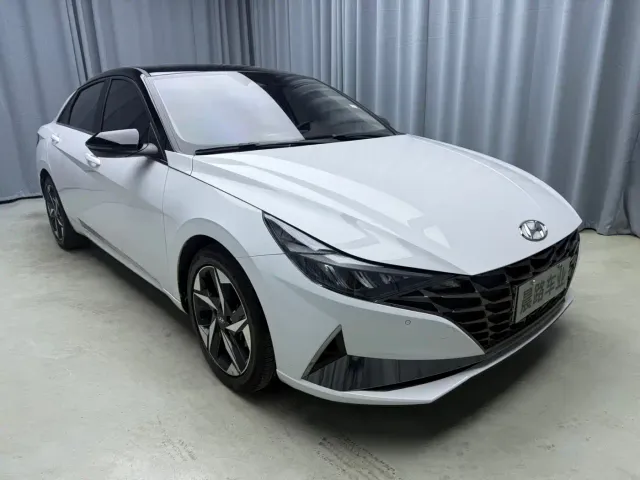 Hyundai Elantra — Фото автомобиля 3