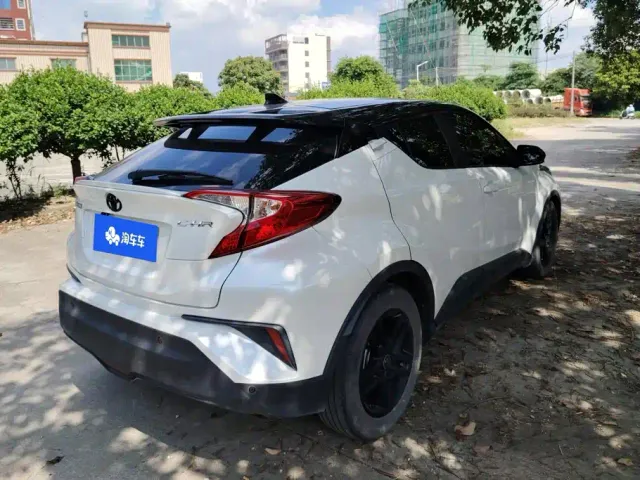 Toyota C-HR — Фото автомобиля 3