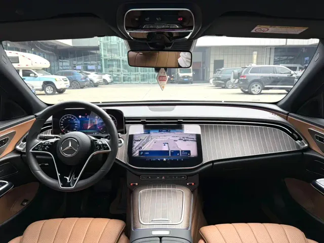 Mercedes-Benz E-Class — Фото автомобиля 5