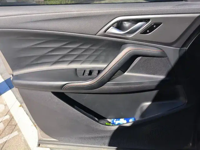 Roewe RX5 — Фото автомобиля 7